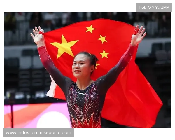 体操平衡木动作翻三圈稳如泰山 体操平衡木动作翻三圈稳如泰山