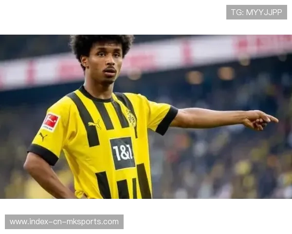 多特阿德耶米单刀一挑门将入网瞬间定格 多特阿德耶米单刀一挑门将入网瞬间定格